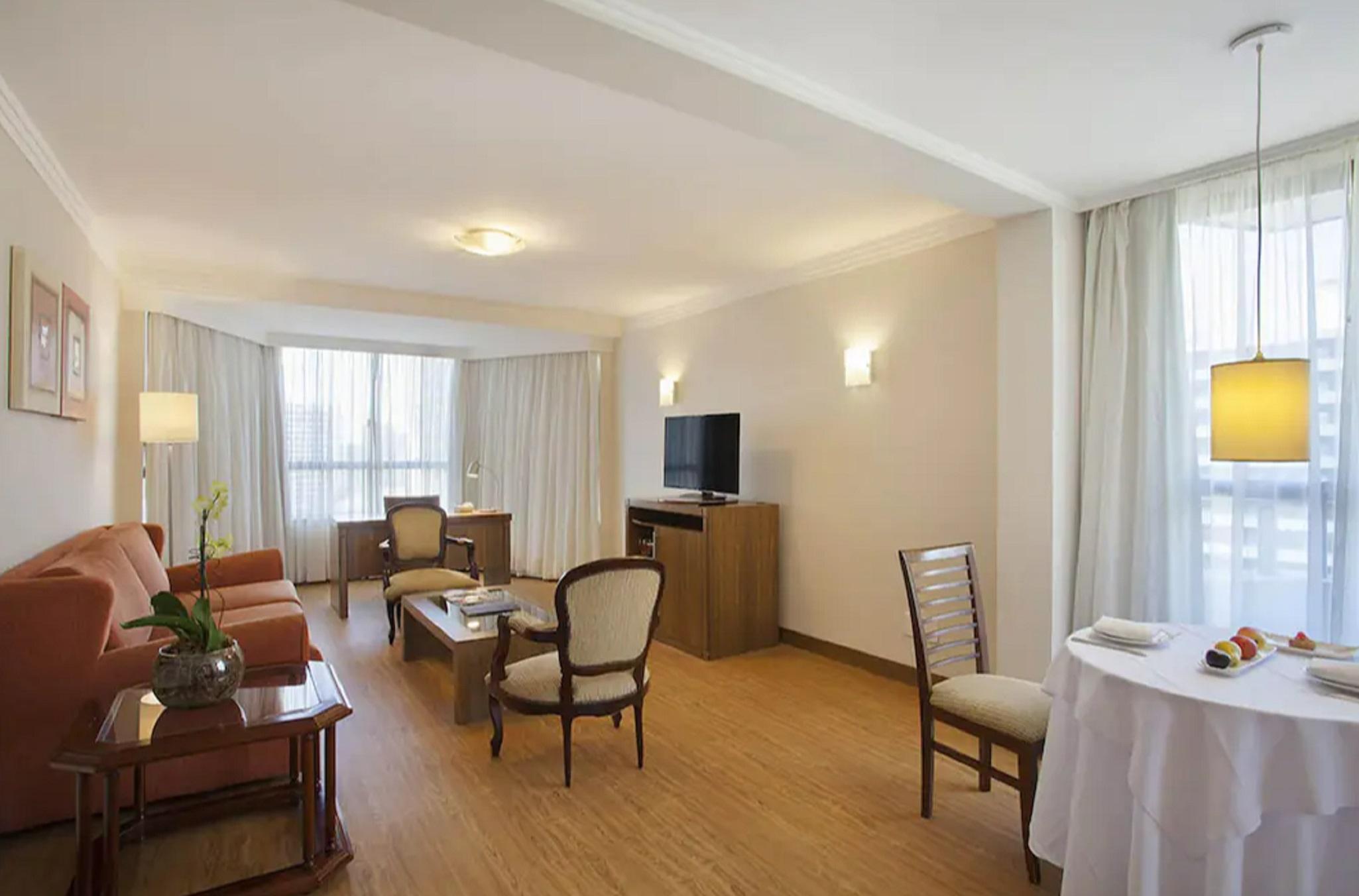 Windsor Plaza Hotel 5*